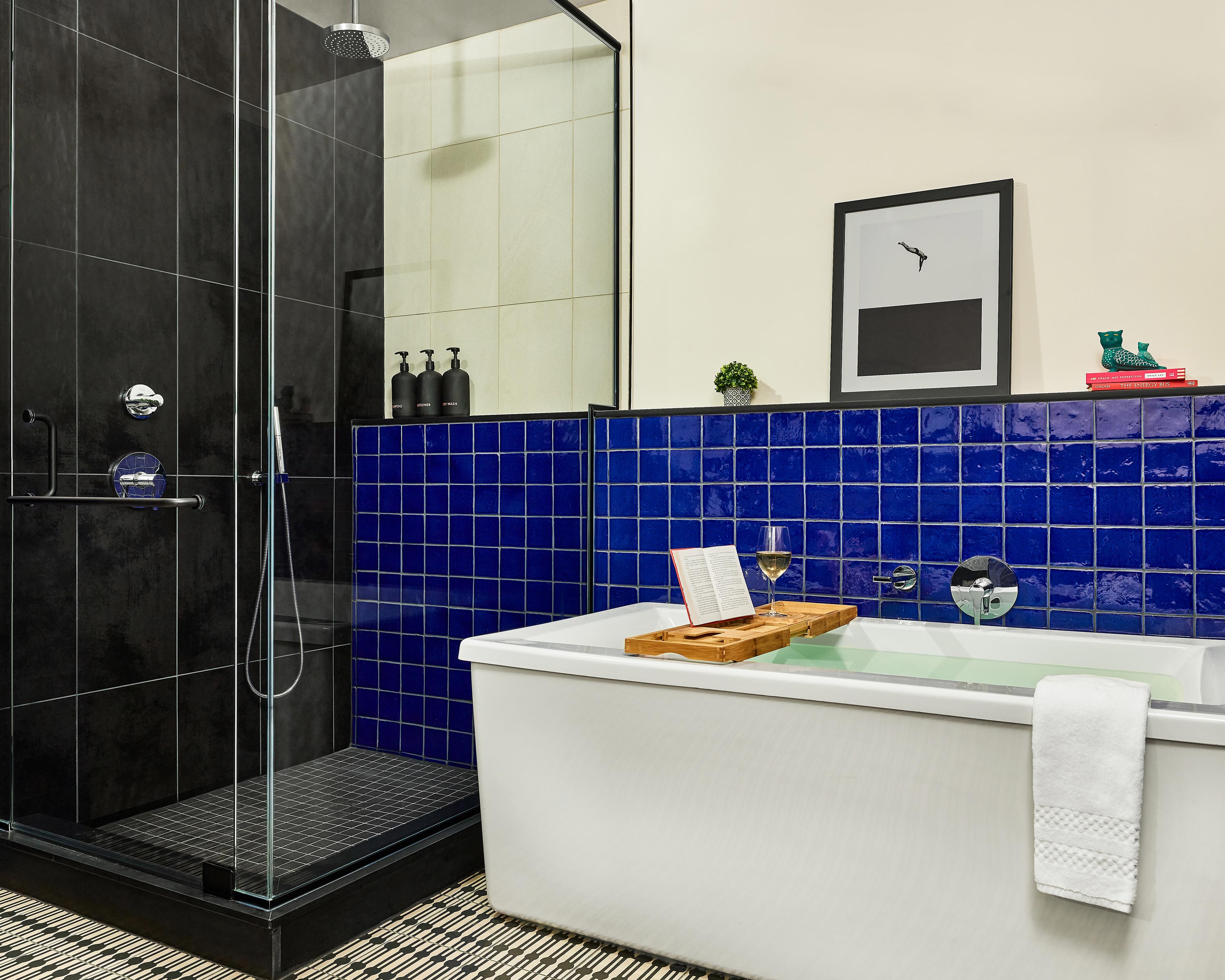 CatbirdHotel-Rooms-Penthouse_Flat-Bathroom-Tub_Shower