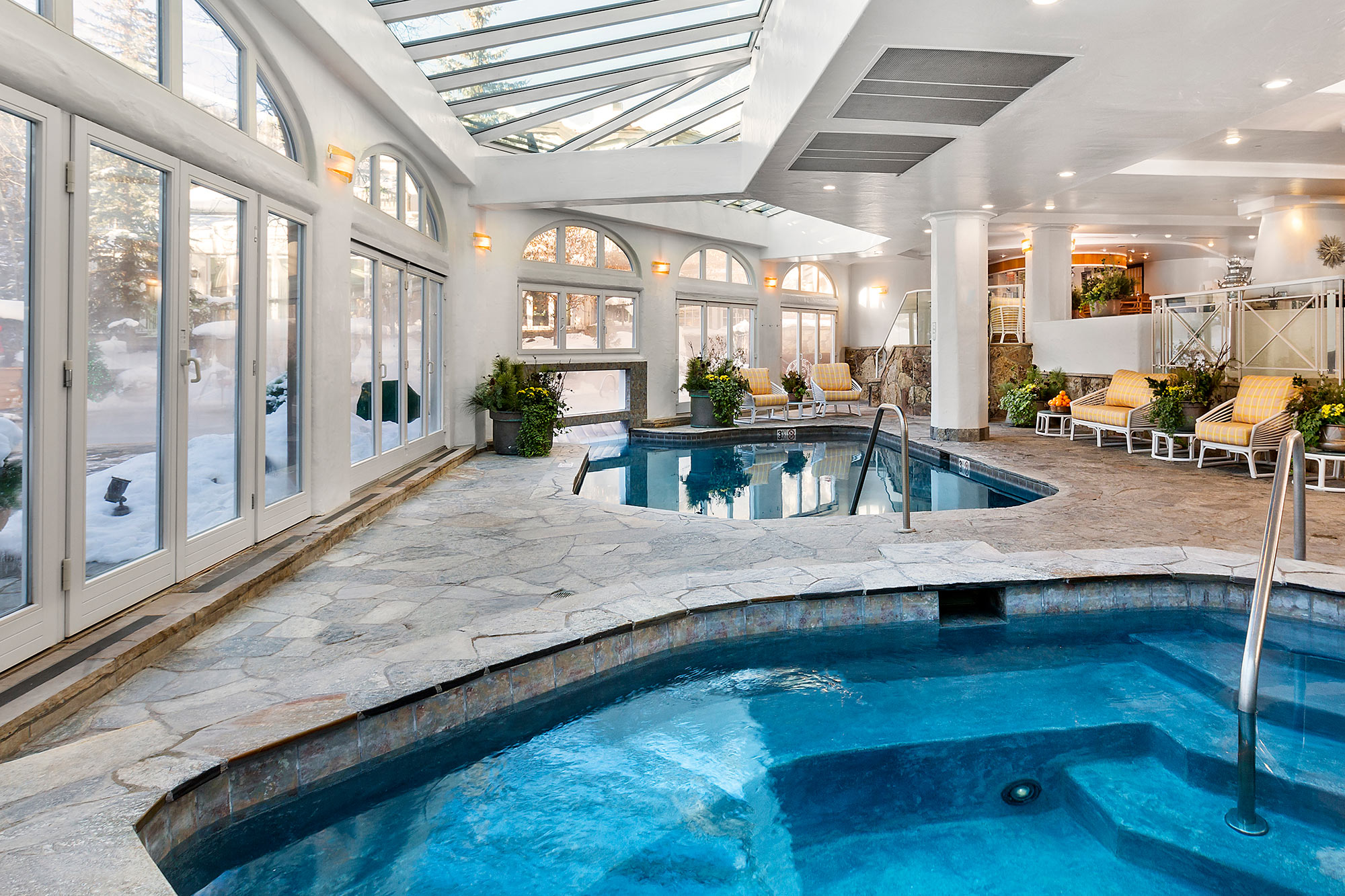 Colorado-Vail-Hotel-Sonnenalp_Resort_And_Spa-Pool-Hot_Tub
