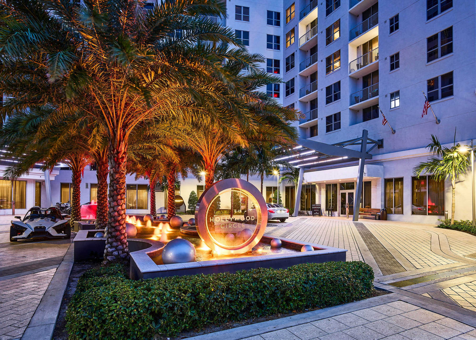 Florida-Fort_Lauderdale-Hotel-Sonder-Cirq_Hotel-Front_Entrance