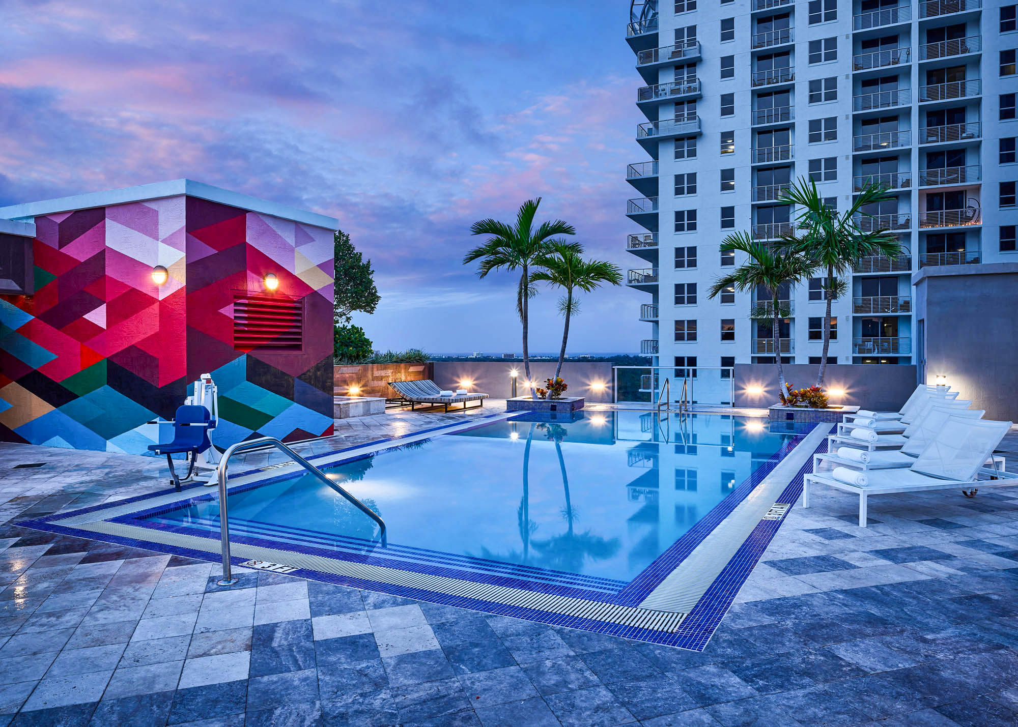 Florida-Fort_Lauderdale-Hotel-Sonder-Cirq_Hotel-Rooftop-Pool
