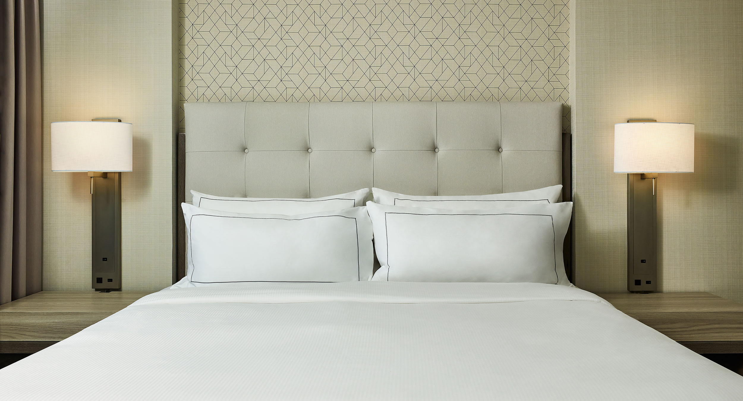 Hilton-KansasCity-CC_Plaza-PresidentialSuite-Bedroom-portfolio
