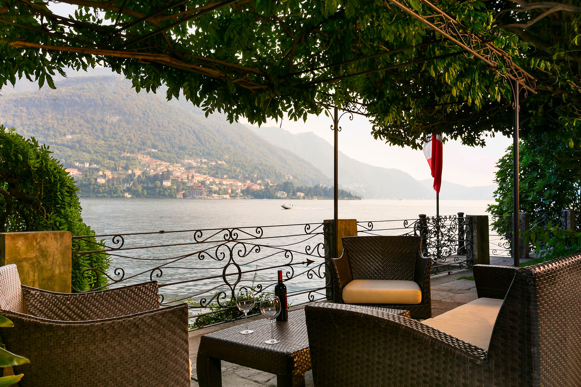 Italy-Lake_Como-Resort-Residence-Vista_Lago-Patio